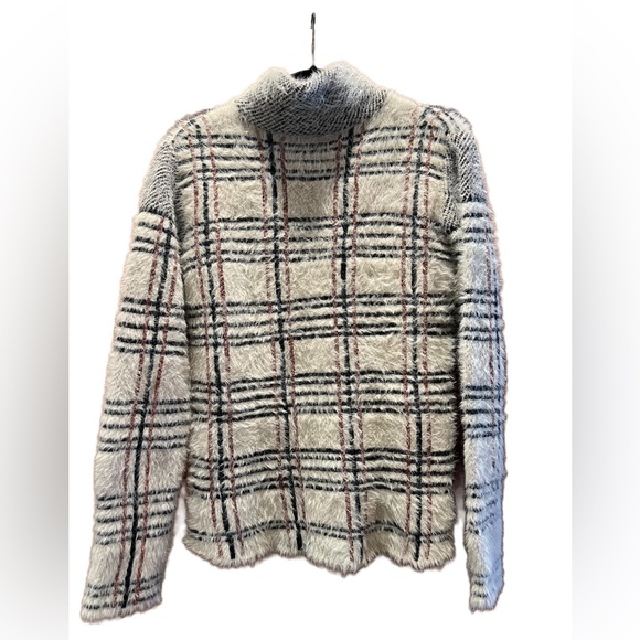 Cute, cozy, & soft pullover! - Picture 2 of 2